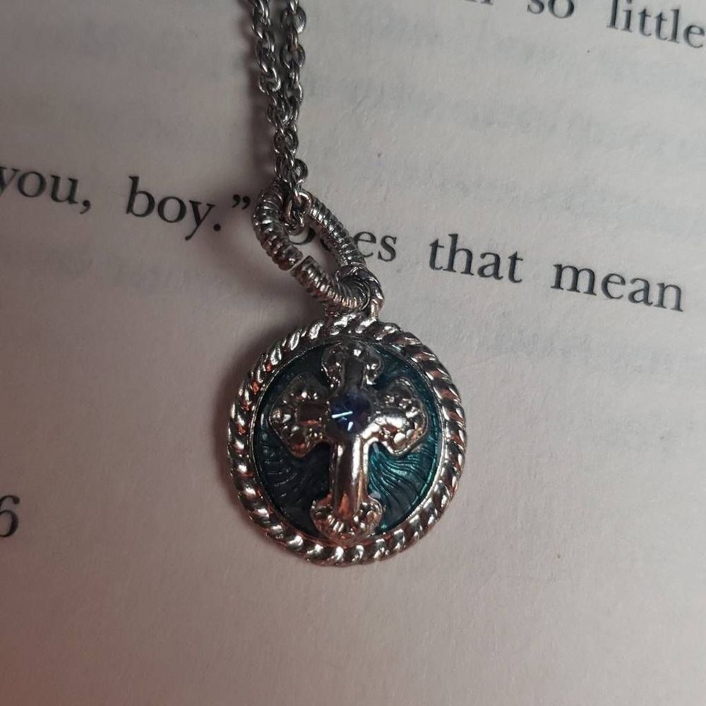 ‎Blue Pendent with Silver Cross Necklace